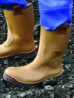 Φορτιστε το κινητο σας απο τις γαλοτσες σας..